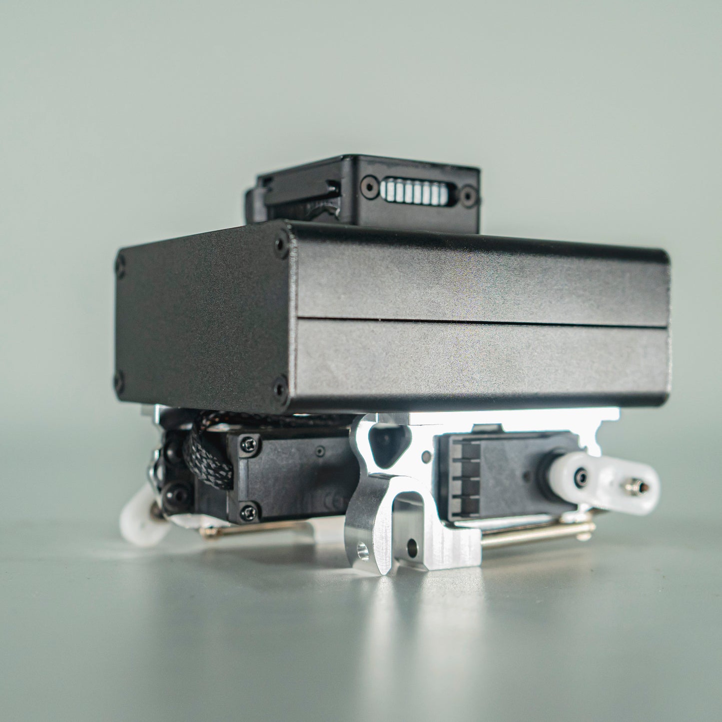Dual-channel thrower for drones | General-purpose product